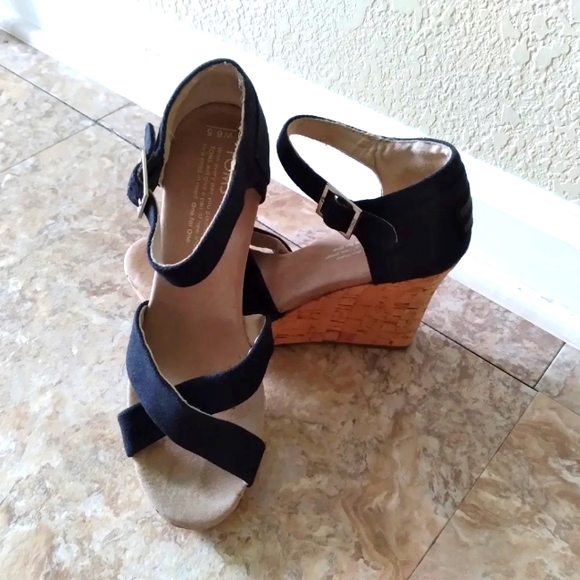 Toms Shoes - TOMS Sienna black canvas wedge sandals, size 6.5